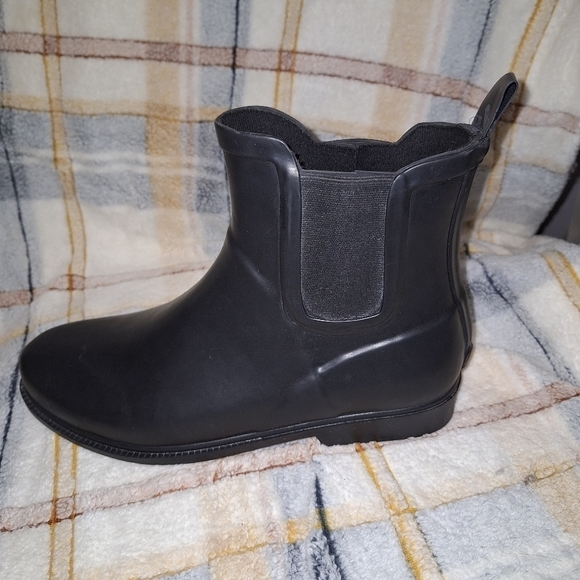 A pair of J. Crew Kenton Chelsea boots in a men\'s size 10. Like new condition main image 4